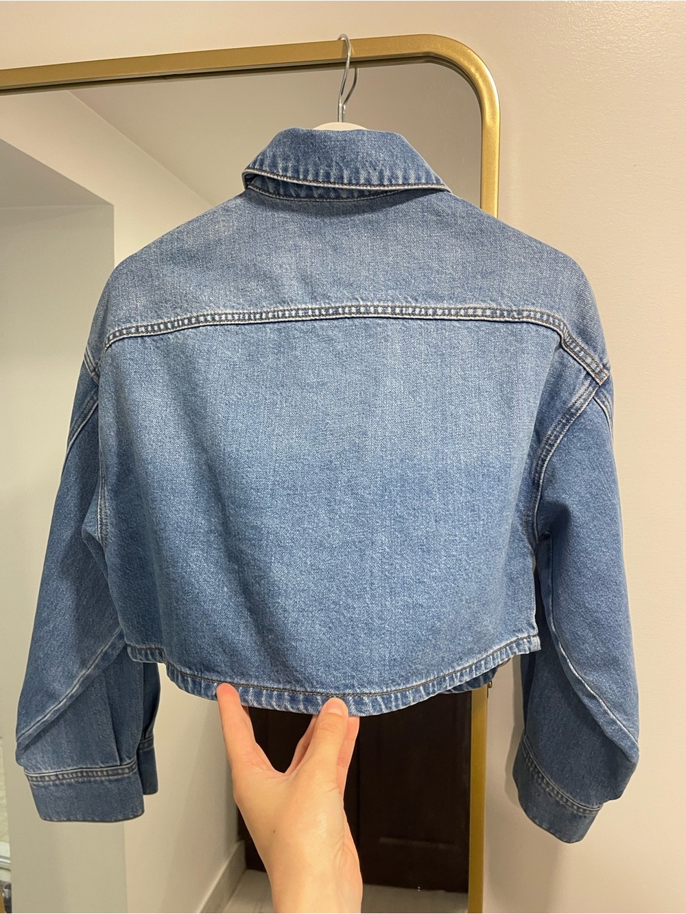 SOLD OUT  Lovers and Friends Micah Cropped Denim Shacket size medium blue - Picture 7 of 9